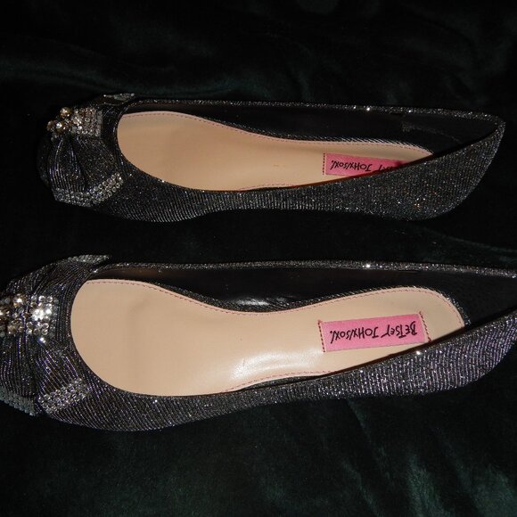 BEAUTIFUL BETSTY JOHNSON BOW SPARKLE FLATS SO MUCH GLAM NEW - Picture 1 of 16